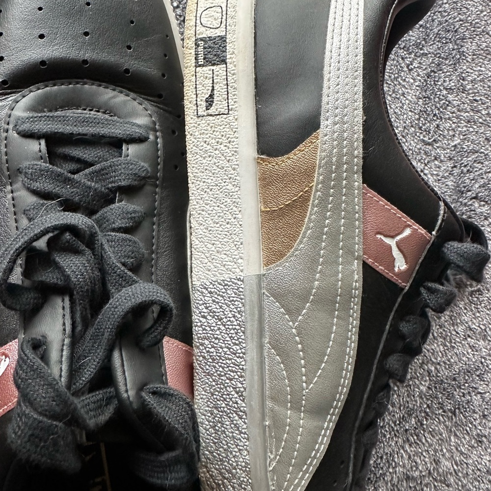 Men’s Puma tennis shoe